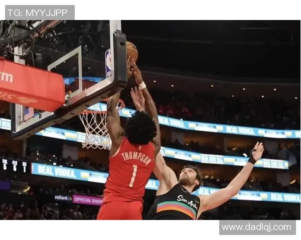 上海男篮迎战火箭队期待精彩对决球迷热情高涨助威现场气氛火爆