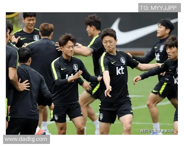 中国与韩国在十二强赛中的激烈对决引发球迷热议与期待 中国与韩国在十二强赛中的激烈对决引发球迷热议与期待